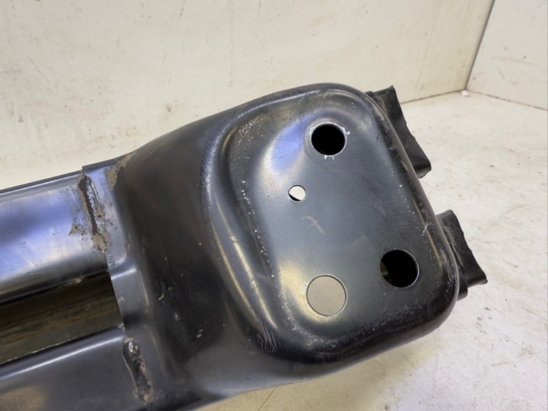 Усилитель заднего бампера