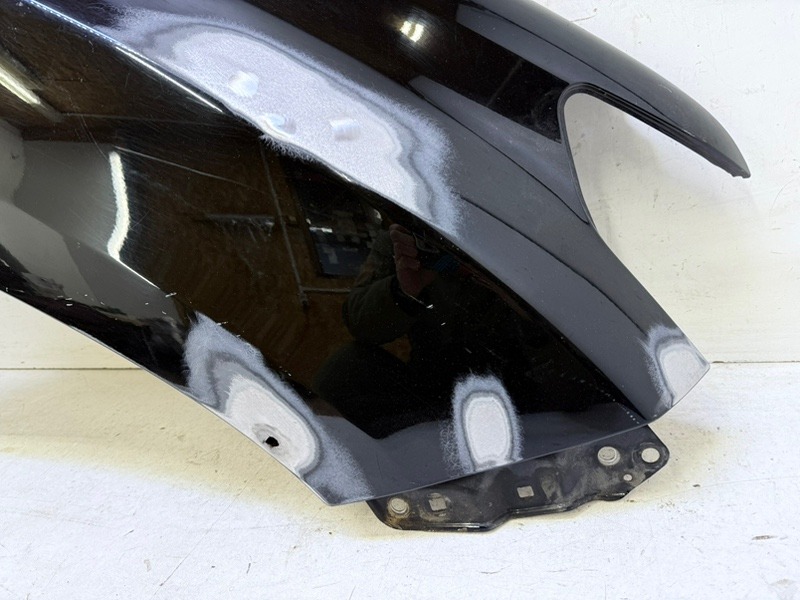 Крыло переднее правое