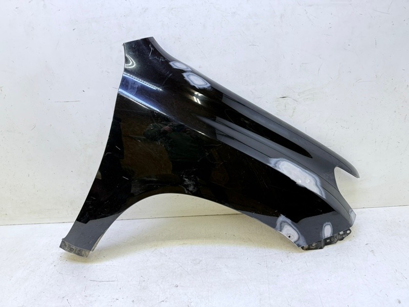 Крыло переднее правое