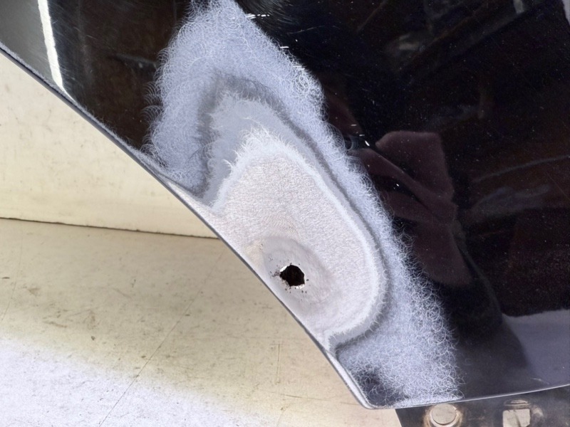 Крыло переднее правое