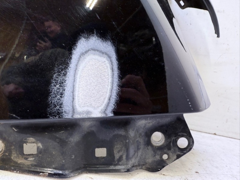 Крыло переднее правое