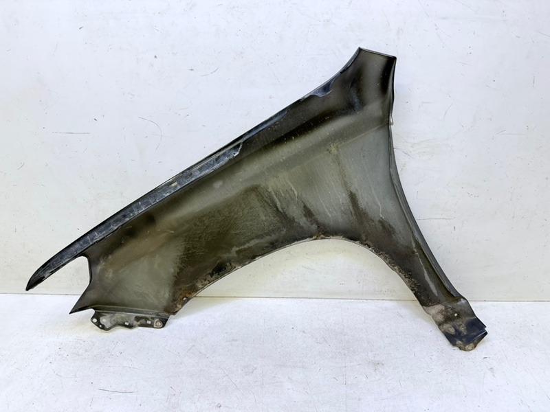 Крыло переднее правое