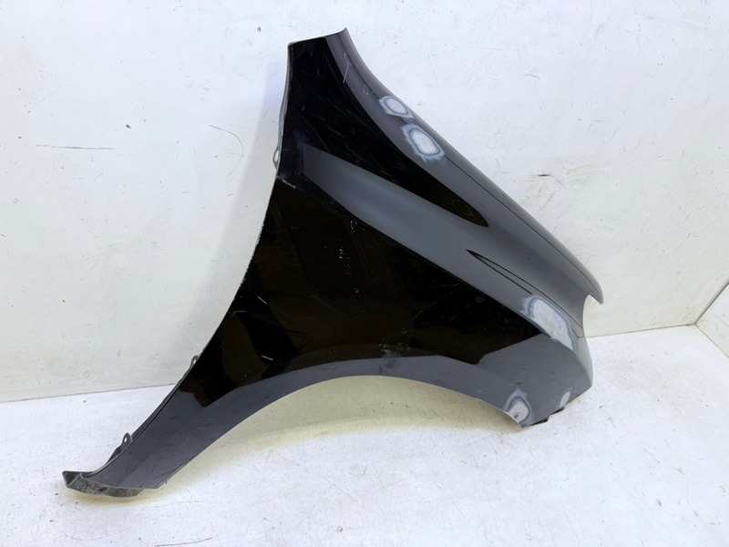 Крыло переднее правое