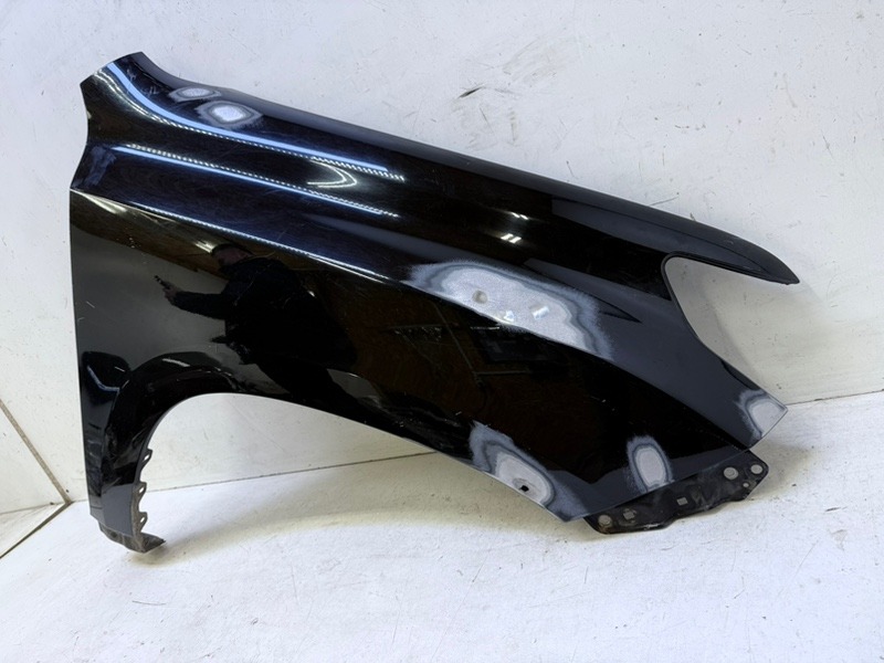 Крыло переднее правое