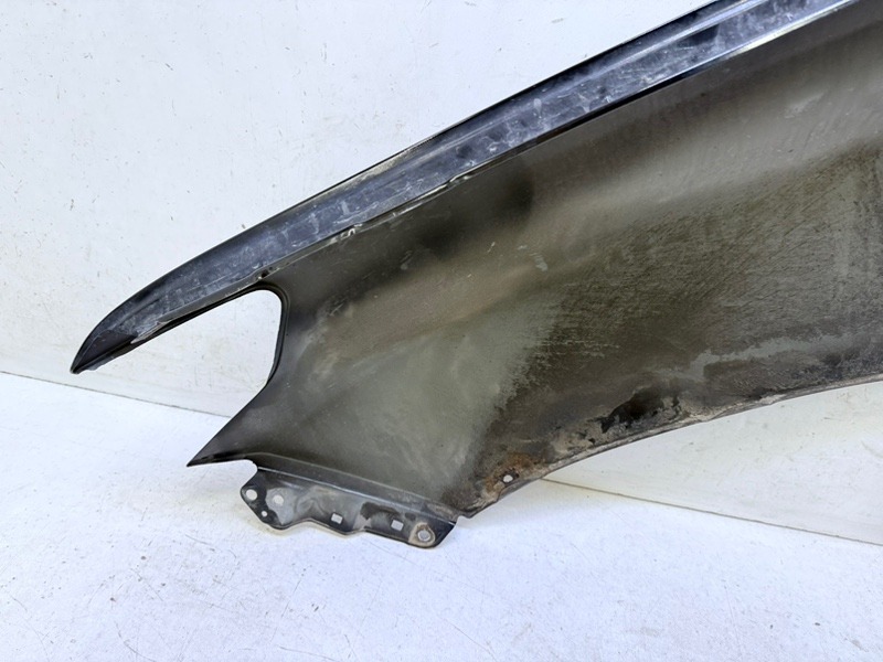 Крыло переднее правое