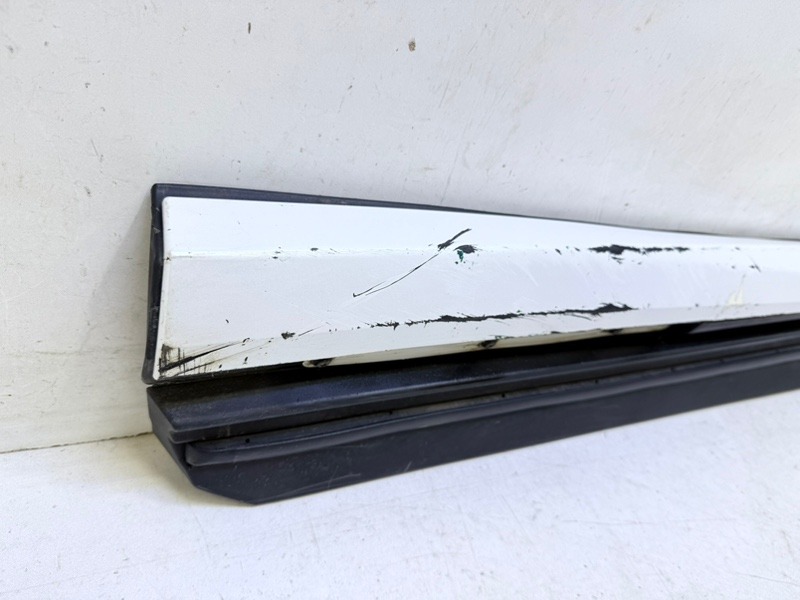 Накладка двери передней правой