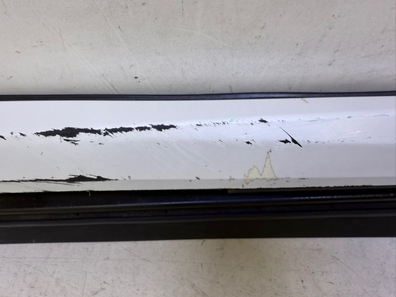 Накладка двери передней правой