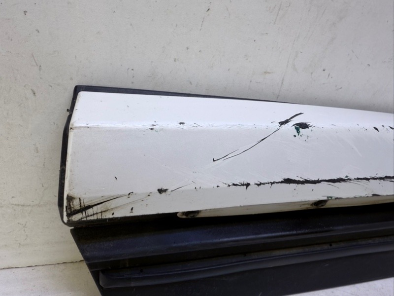 Накладка двери передней правой