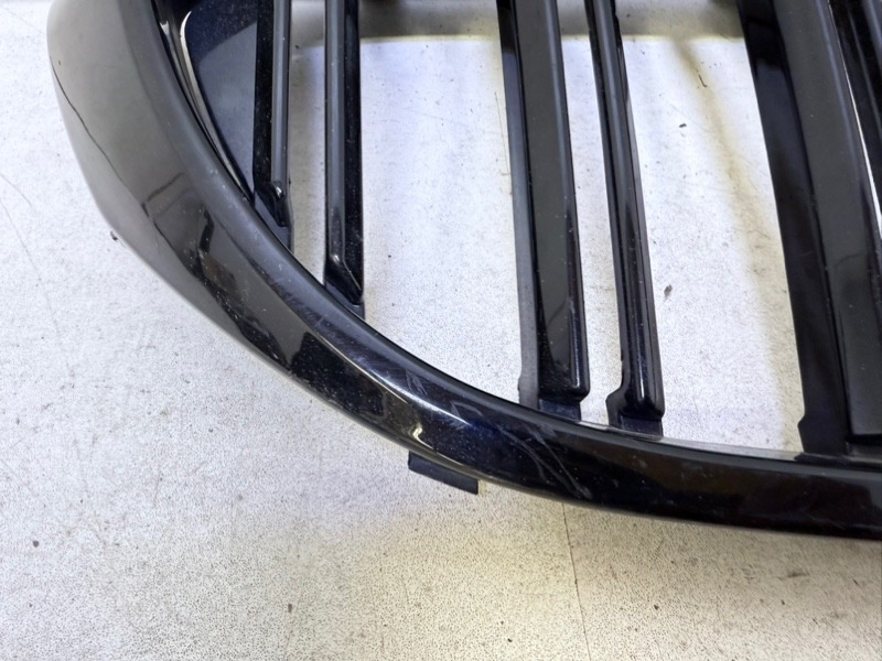 Решетка радиатора правая