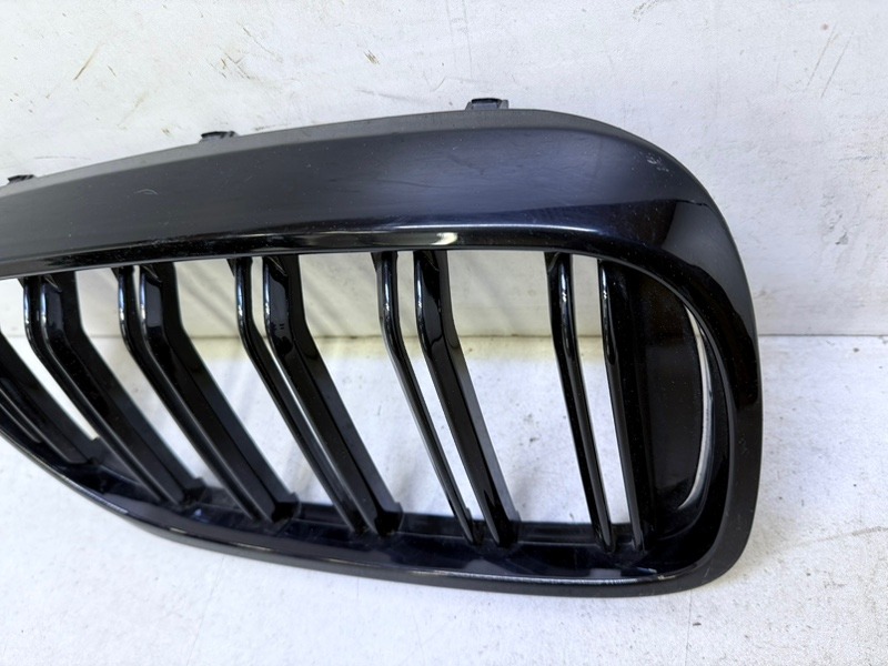 Решетка радиатора правая