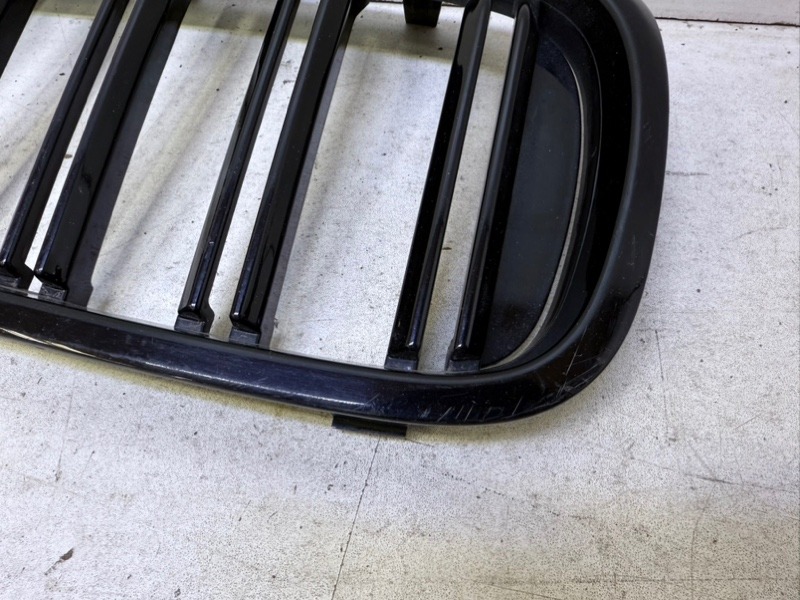 Решетка радиатора правая