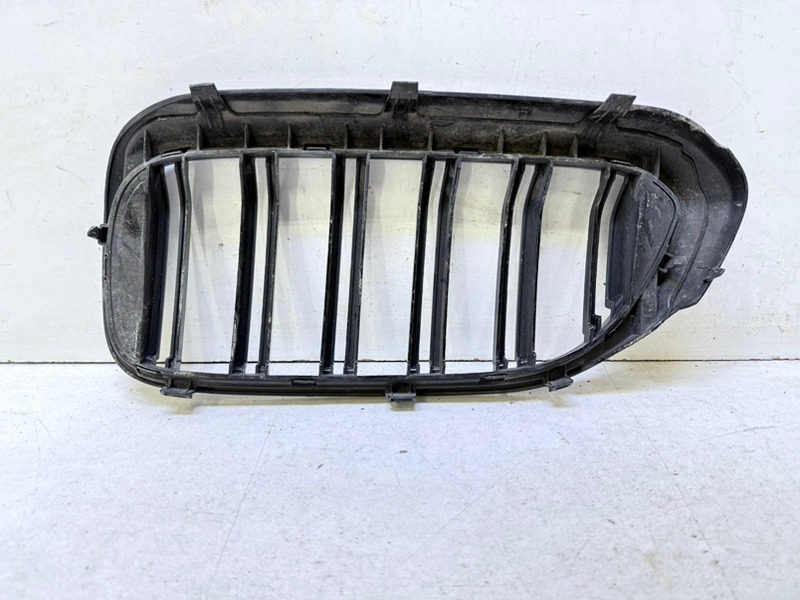 Решетка радиатора правая