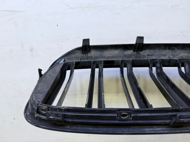 Решетка радиатора правая