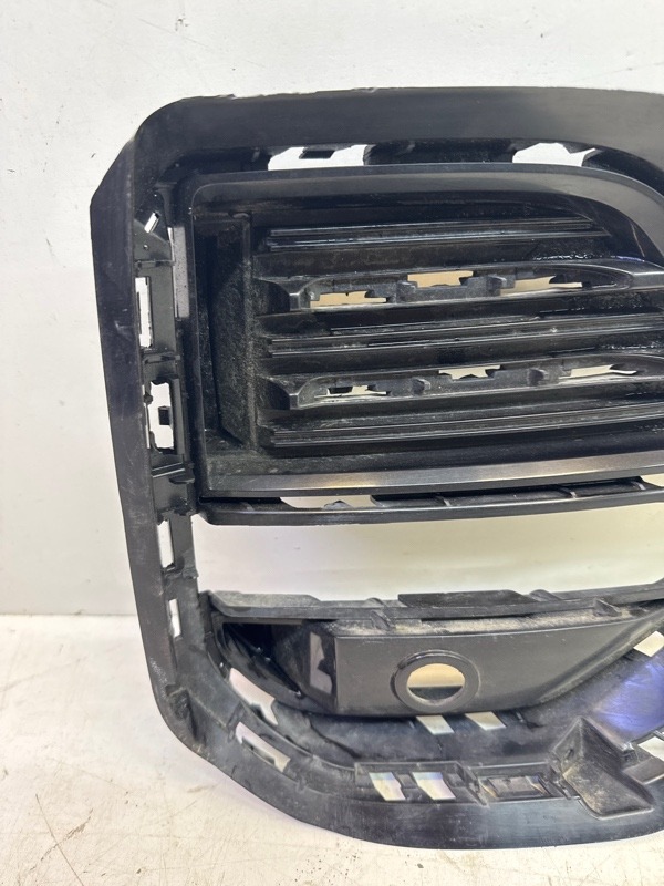 Решетка в бампер правая