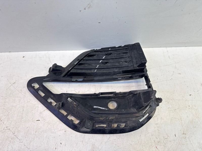 Решетка в бампер правая