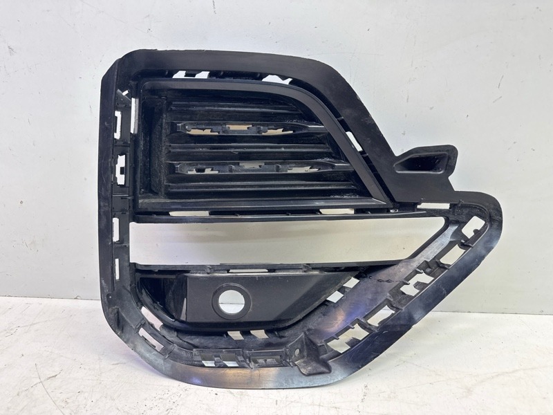 Решетка в бампер правая