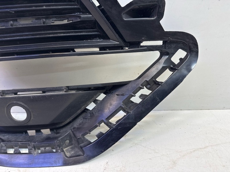 Решетка в бампер правая