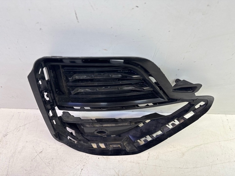 Решетка в бампер правая