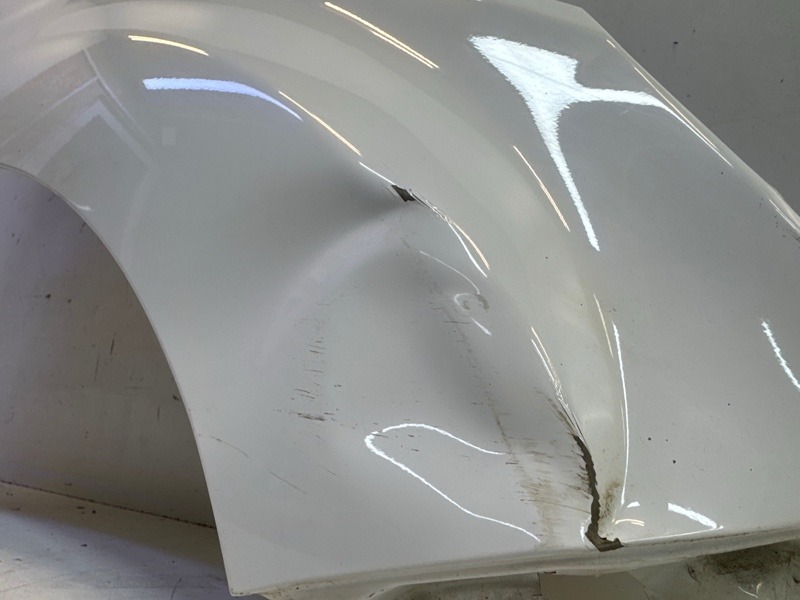 Крыло переднее правое