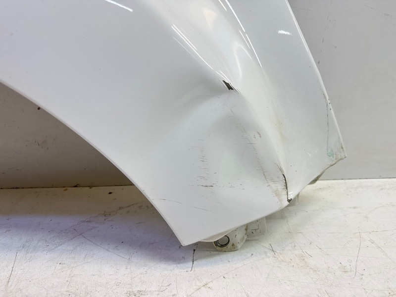 Крыло переднее правое