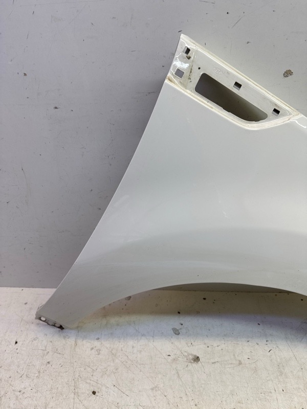 Крыло переднее правое