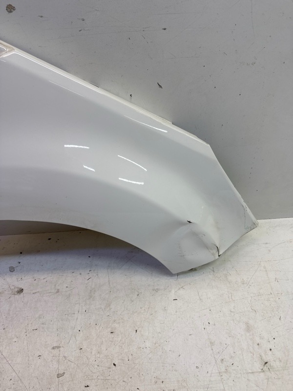 Крыло переднее правое