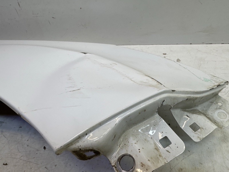 Крыло переднее правое