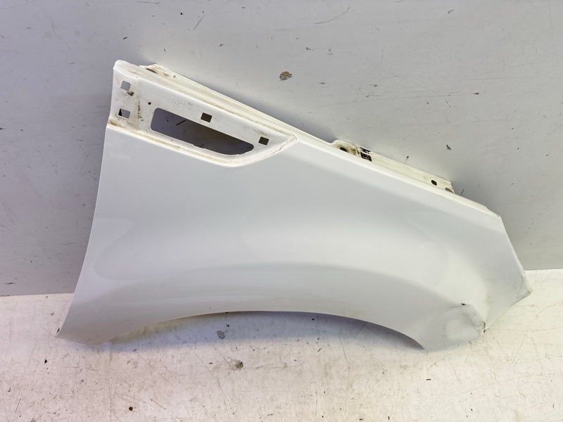 Крыло переднее правое