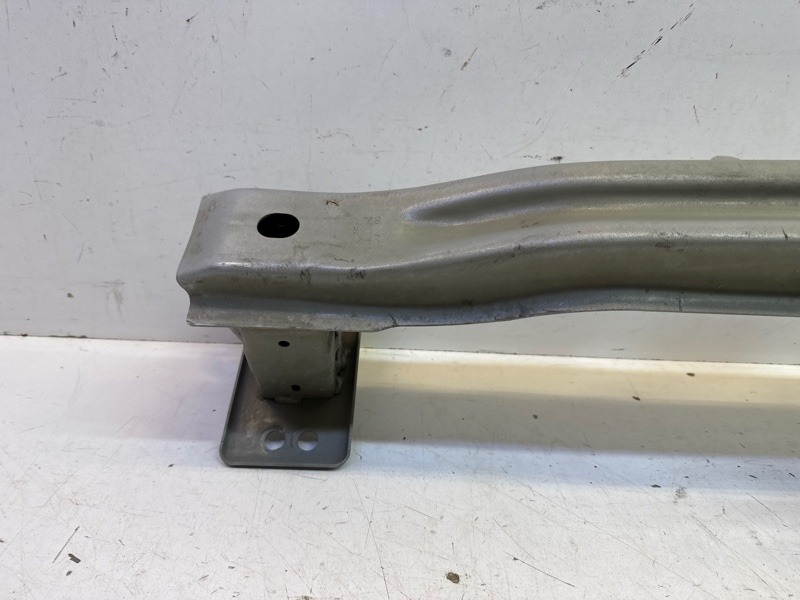 Усилитель переднего бампера