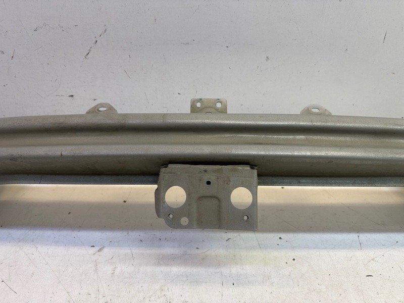 Усилитель переднего бампера