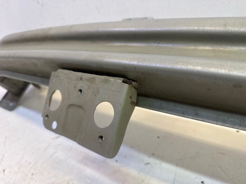 Усилитель переднего бампера