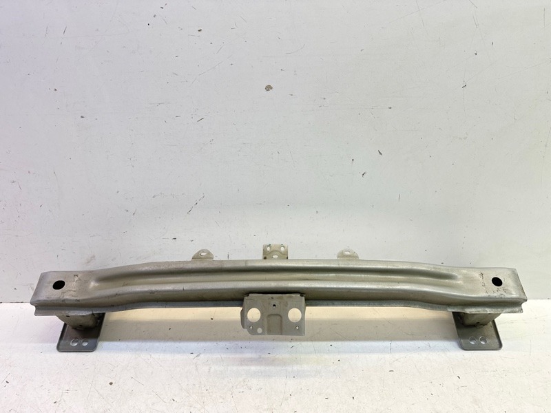 Усилитель переднего бампера