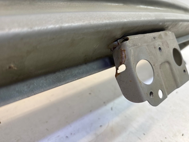 Усилитель переднего бампера