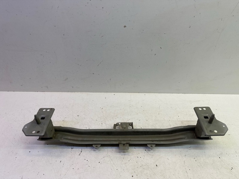 Усилитель переднего бампера