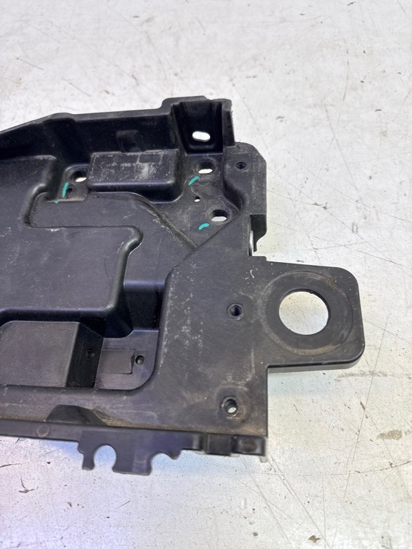 Площадка под аккумулятор (АКБ)