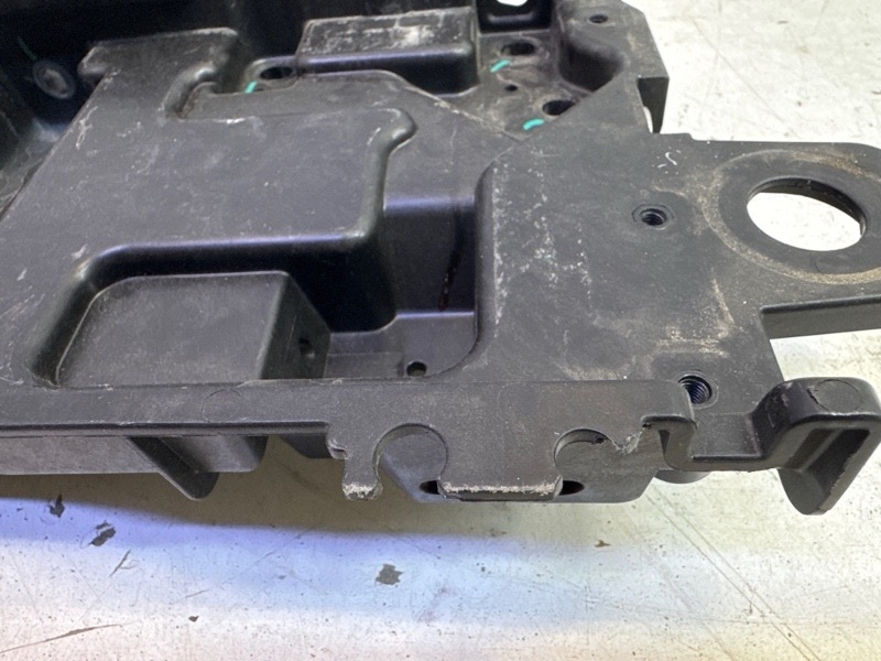 Площадка под аккумулятор (АКБ)