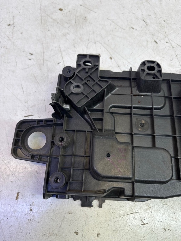 Площадка под аккумулятор (АКБ)