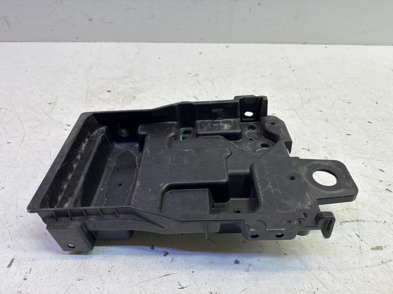 Площадка под аккумулятор (АКБ)