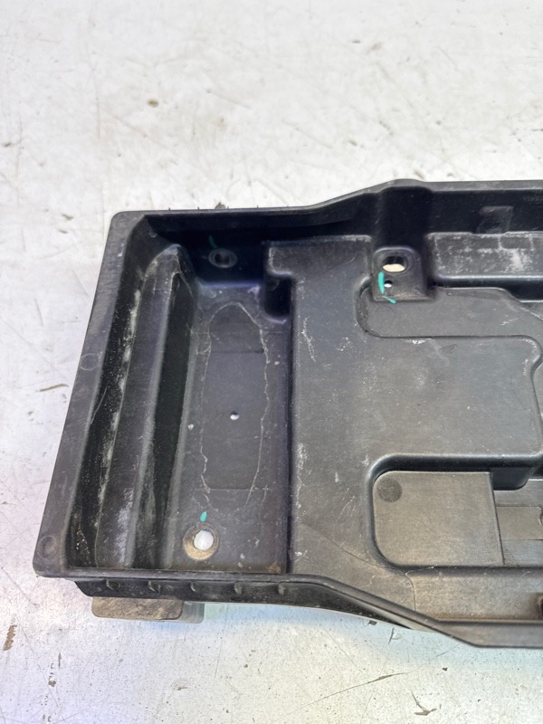 Площадка под аккумулятор (АКБ)