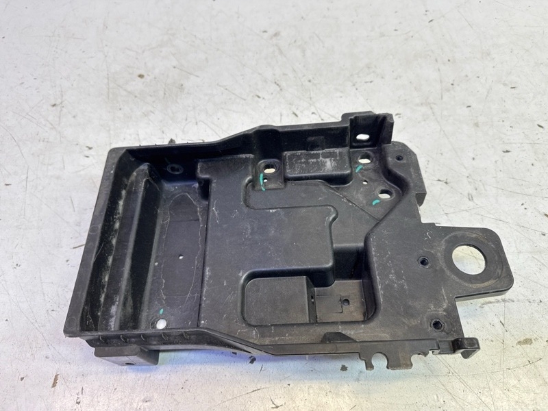 Площадка под аккумулятор (АКБ)