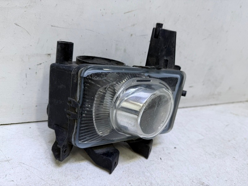 Фара противотуманная левая