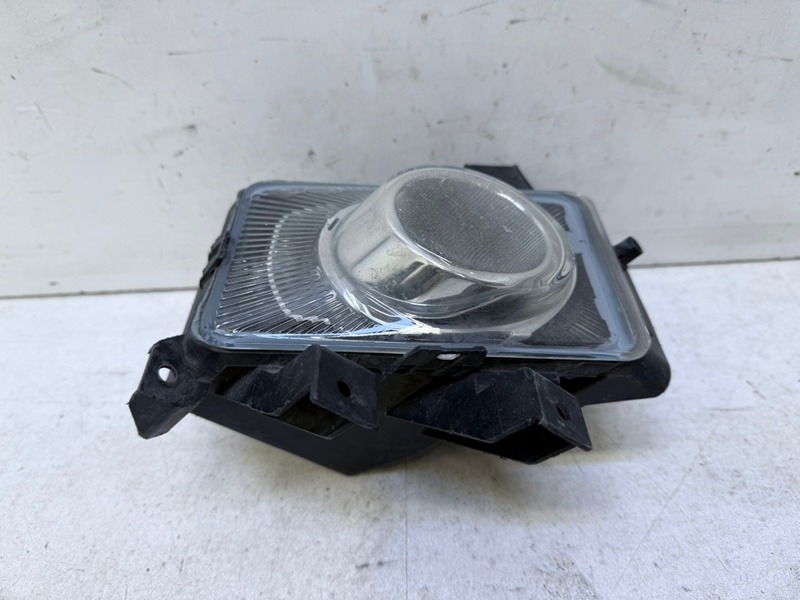 Фара противотуманная левая