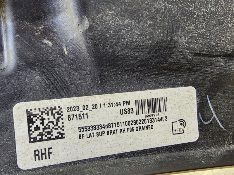 Кронштейн переднего бампера правый