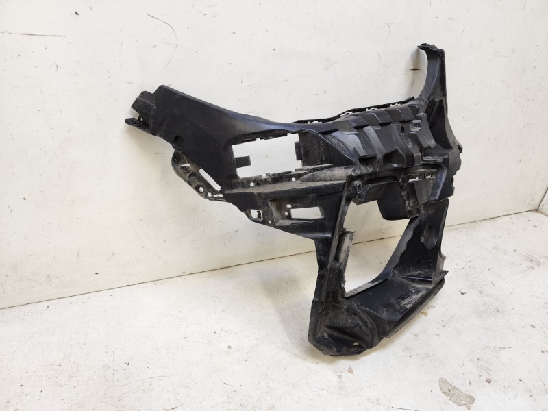 Кронштейн переднего бампера правый