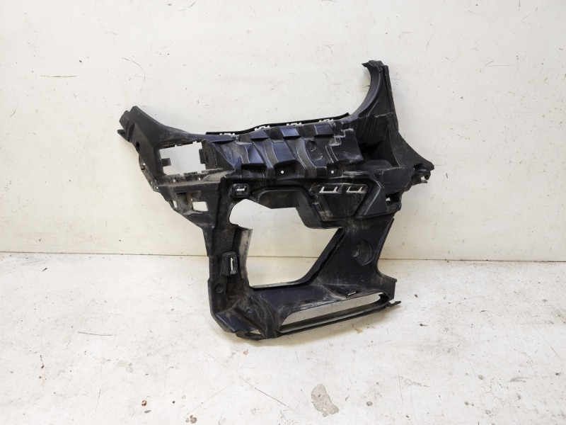 Кронштейн переднего бампера правый