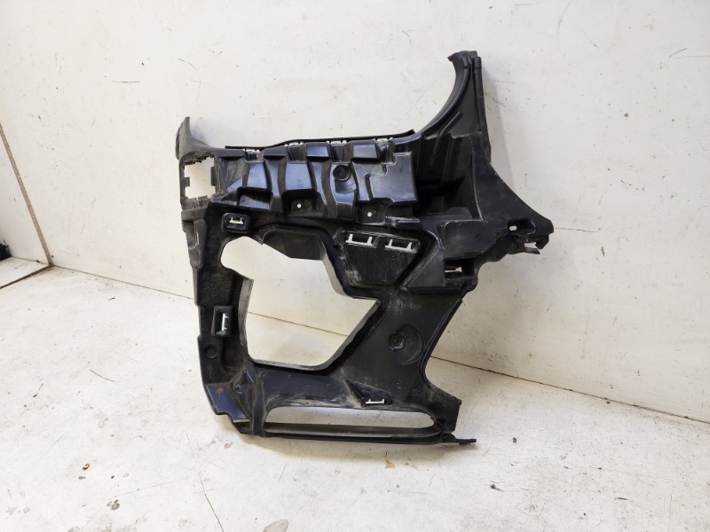 Кронштейн переднего бампера правый