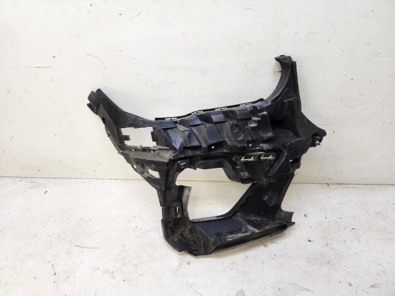 Кронштейн переднего бампера правый