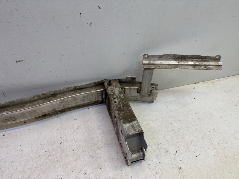 Усилитель переднего бампера