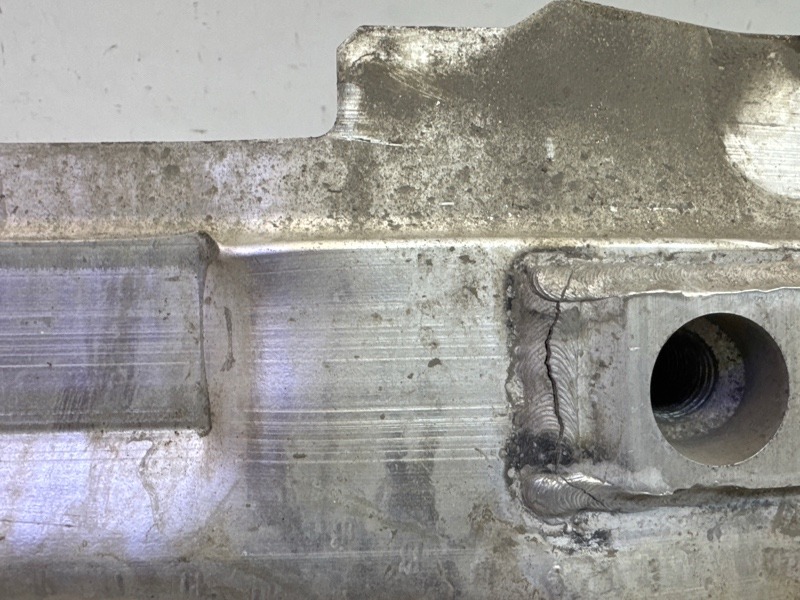 Усилитель переднего бампера