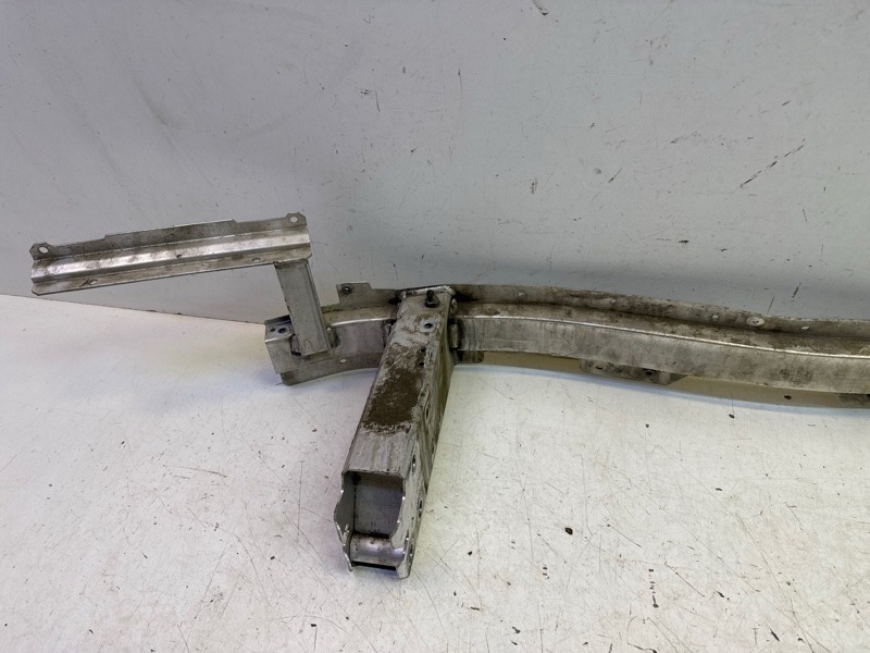 Усилитель переднего бампера